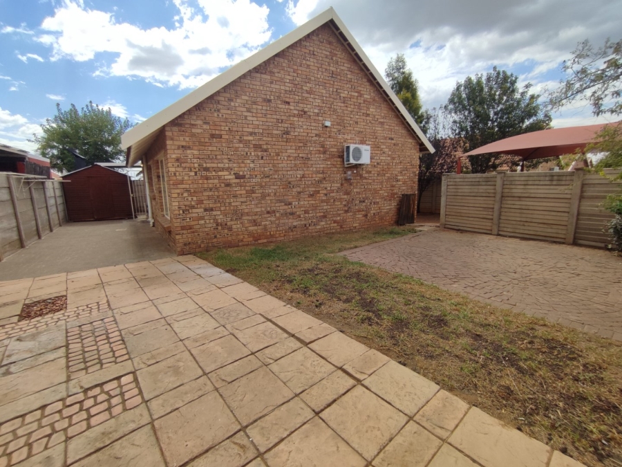 2 Bedroom Property for Sale in Fleurdal Free State